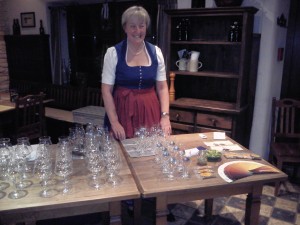 Die BierVersteherin Barbara Teichmann aus Wasserburg im Duftbräu bei einer Bierverkostung